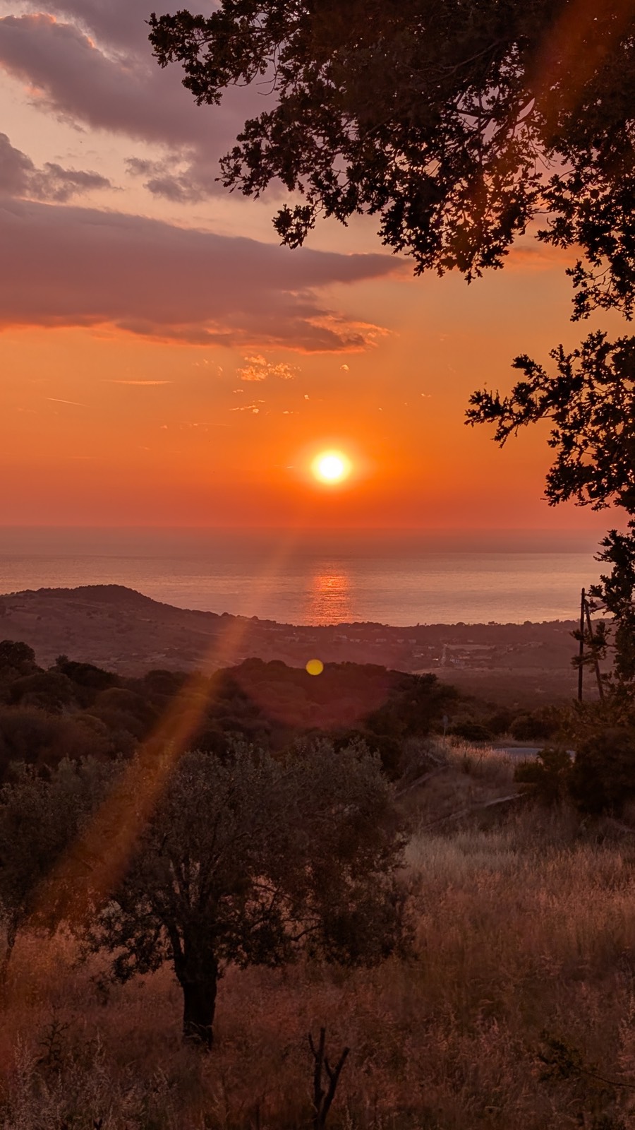 Sonnenuntergang über Molyvos von Vafios